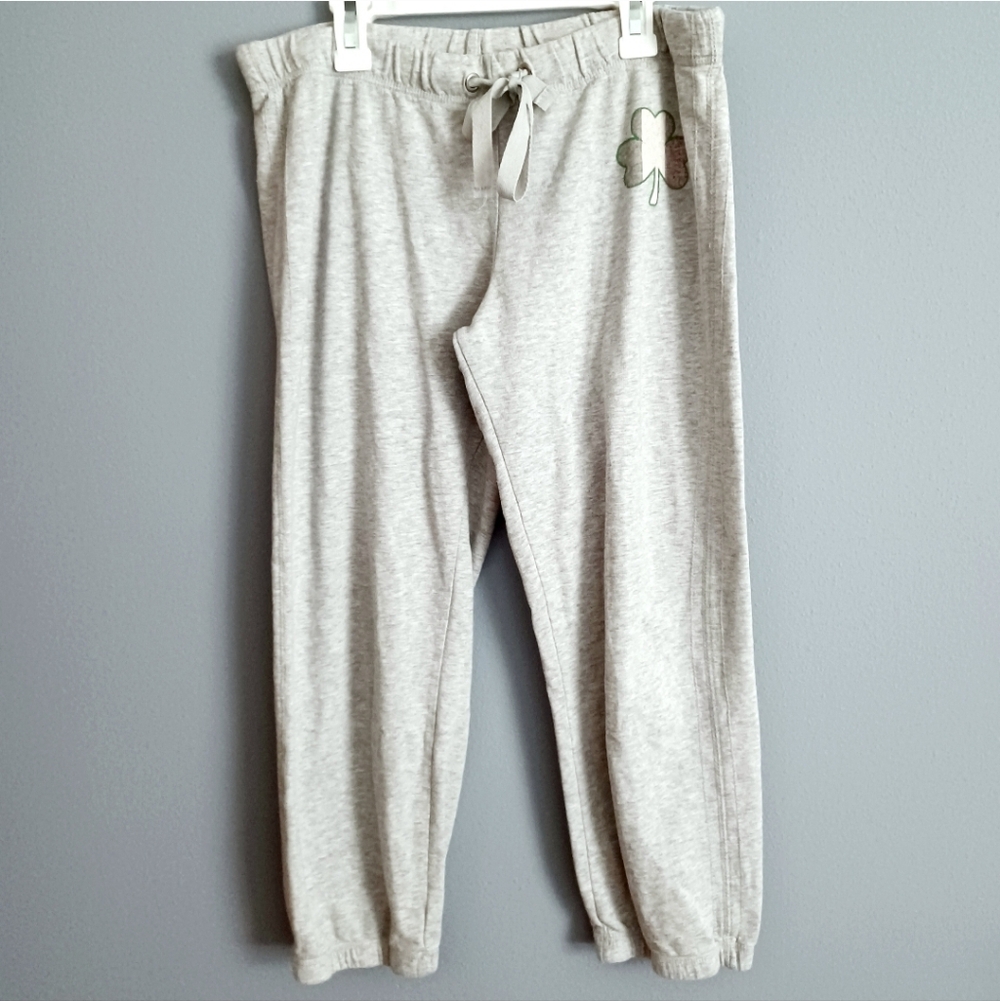 St. Patrick's "LOVE" sweatpants - Picture 3 of 5